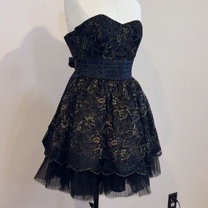BETSEY JOHNSON lace and tulle, black and gold Dress  w/ boning. Sz 0